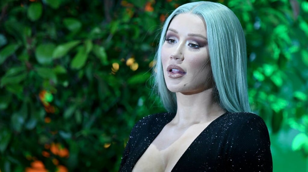 Iggy Azalea deja al descubierto sus curvas y anuncia su nuevo sencillo 'Money Come'