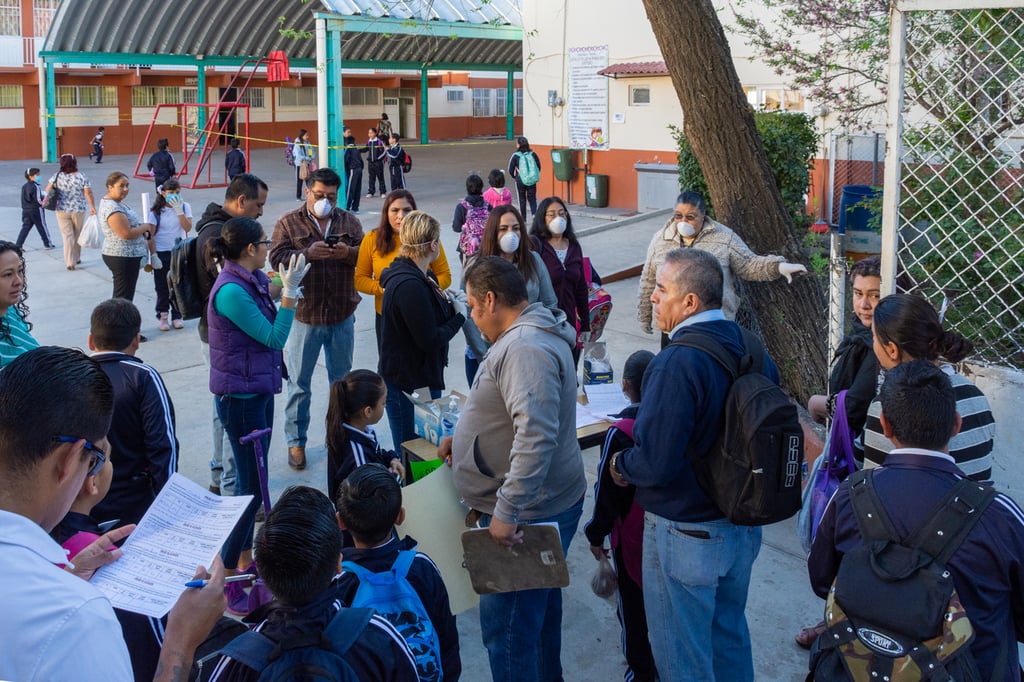 Cerca de 400 mil alumnos regresan a clases en Durango