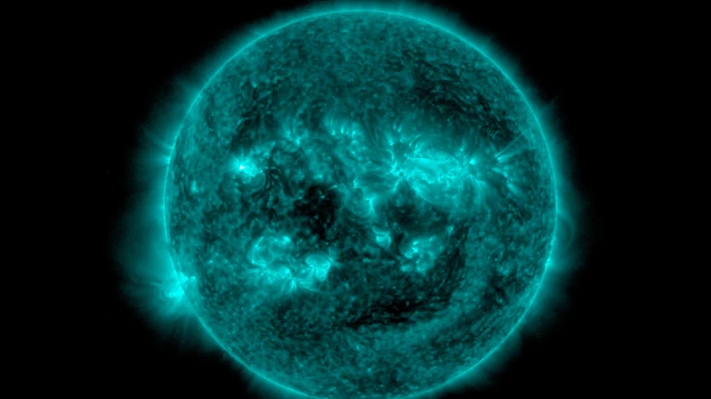 ¿Qué es? La NASA detecta mancha en el Sol que será visible desde la Tierra