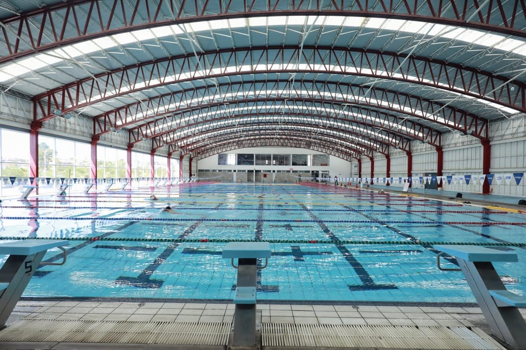 Alberca 450 reanuda actividades