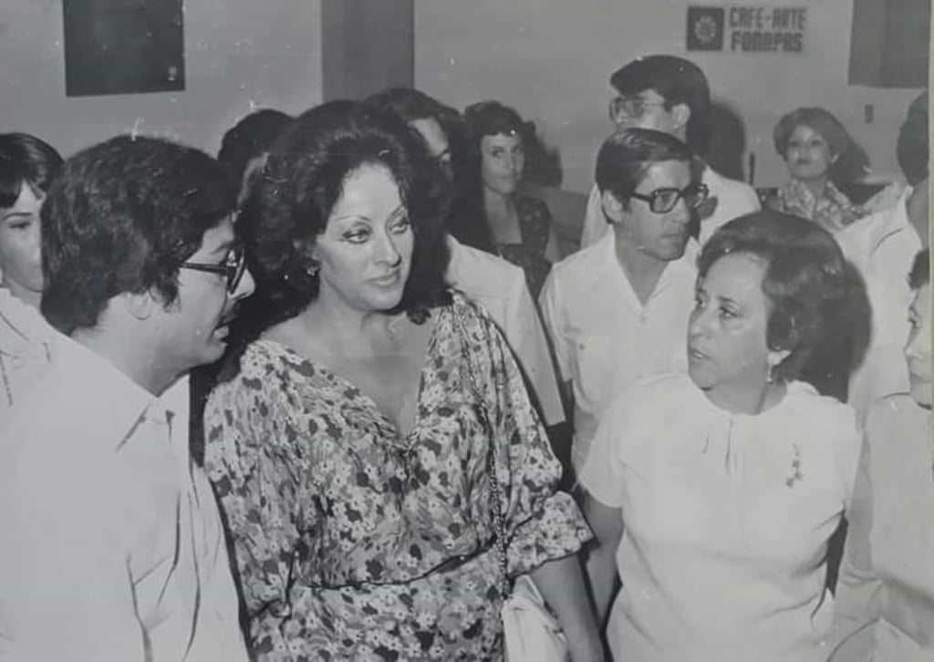 Ernestina Gamboa acompañando a Carmen Romano de López Portillo. Erwin Finlay-Freundlich, astrónomo alemán que dedicó gran parte de su vida a estudios relacionados con la Teoría de la Relatividad y creador del observatorio Einstein. Ernestina Gamboa. William Wallace Campbell, astrónomo norteamericano, quien científicamente comprobó con sus estudios, la Teoría de la Relatividad en 1922.