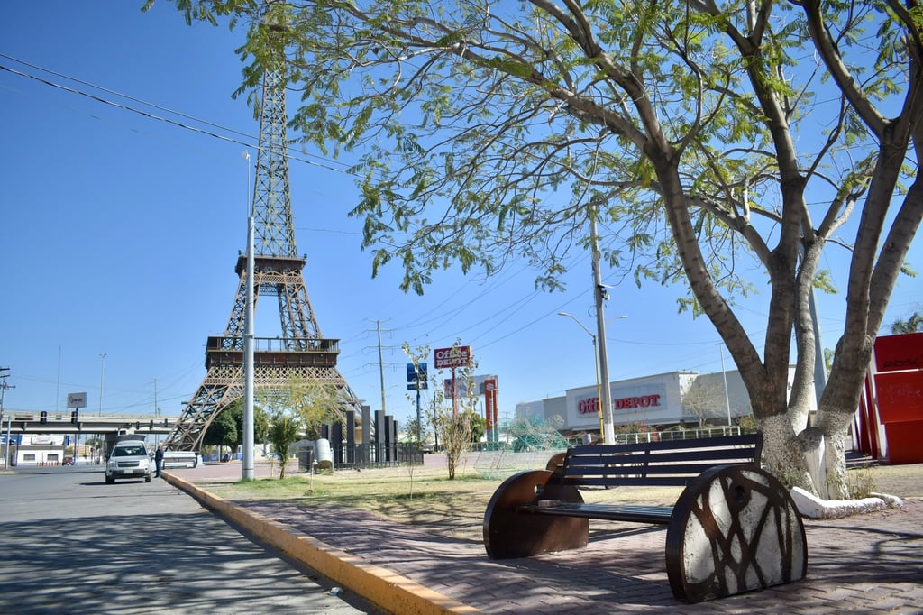 Inicia transformación de la plaza de la Torre Eiffel en Gómez Palacio, estiman que concluya en diciembre