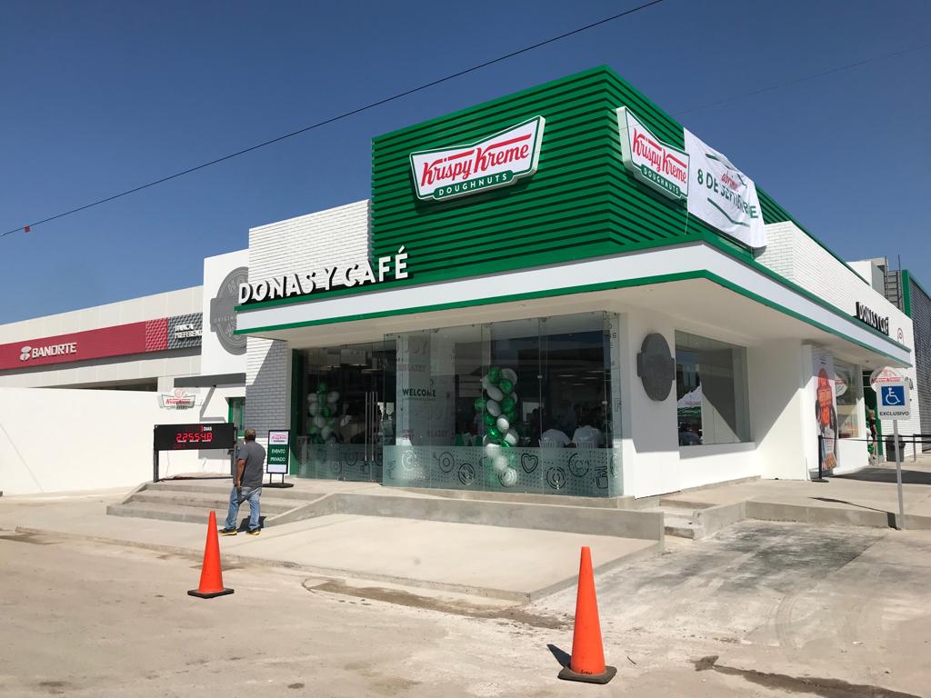 Santiago Sapiña, presidente del CEO en Krispy Kreme México, dijo que la ciudad de Torreón reúne características que la hacen muy atractiva para este tipo de inversiones. (FERNANDO COMPEÁN) 