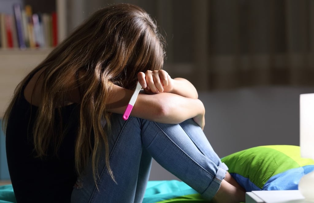 El embarazo adolescente tiene un impacto muy fuerte en la trayectoria de vida de las jóvenes madres, que implica consecuencias negativas en lo social y económico.