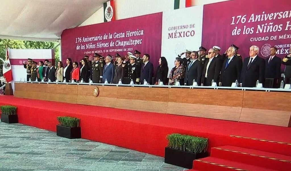 López Obrador encabezó la ceremonia por el 176 Aniversario de la Gesta Heroica de los Niños Héroes de Chapultepec en el Altar a la Patria.