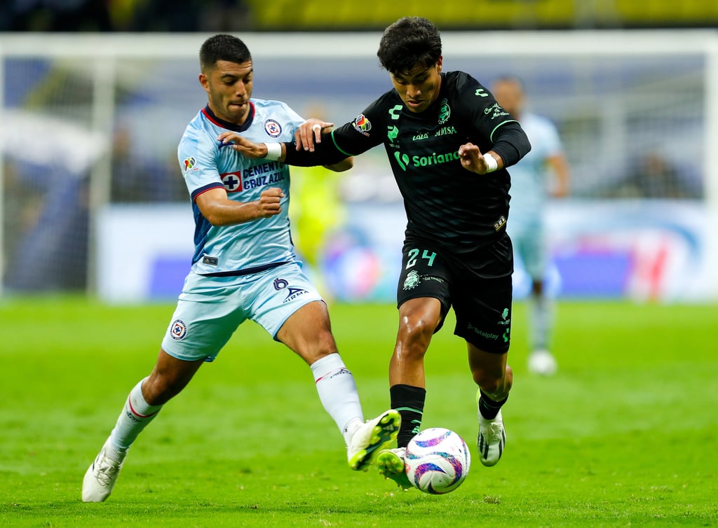 Aunque en la mayoría de los encuentros del presente torneo ha ingresado como relevo, el canterano albiverde ha tenido aceptables actuaciones. (EFE)
