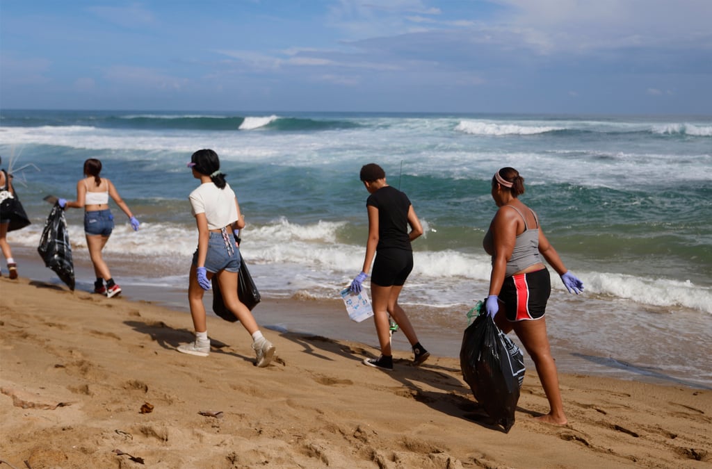 Se superó en número de voluntarios y de libras de basura recolectada la jornada del año pasado. (EFE)