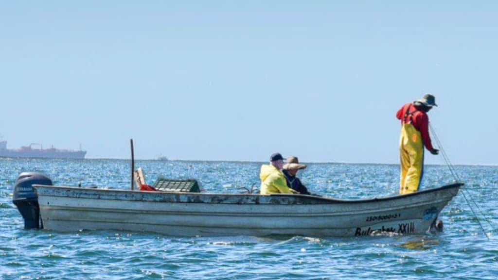 Este incidente, en el que un joven pescador falleció, ha enardecido a los ribereños del norte del estado de Culiacán, al sentir que se trató de un abuso de autoridad y un excesivo uso de la fuerza.
