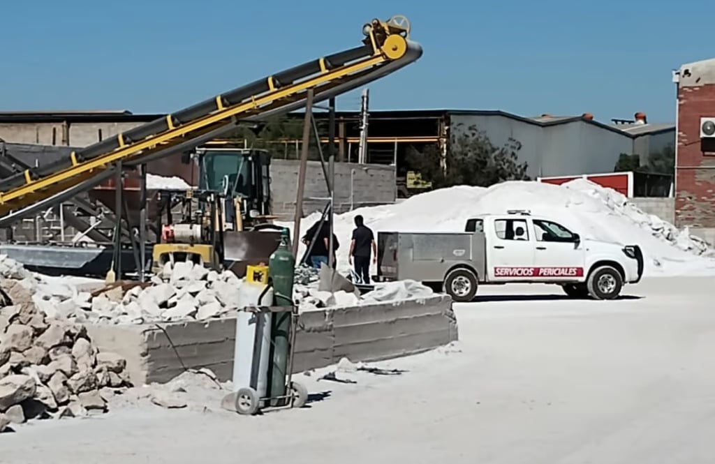 Cae encima banda transportadora a trabajador y le quita la vida en Gómez Palacio