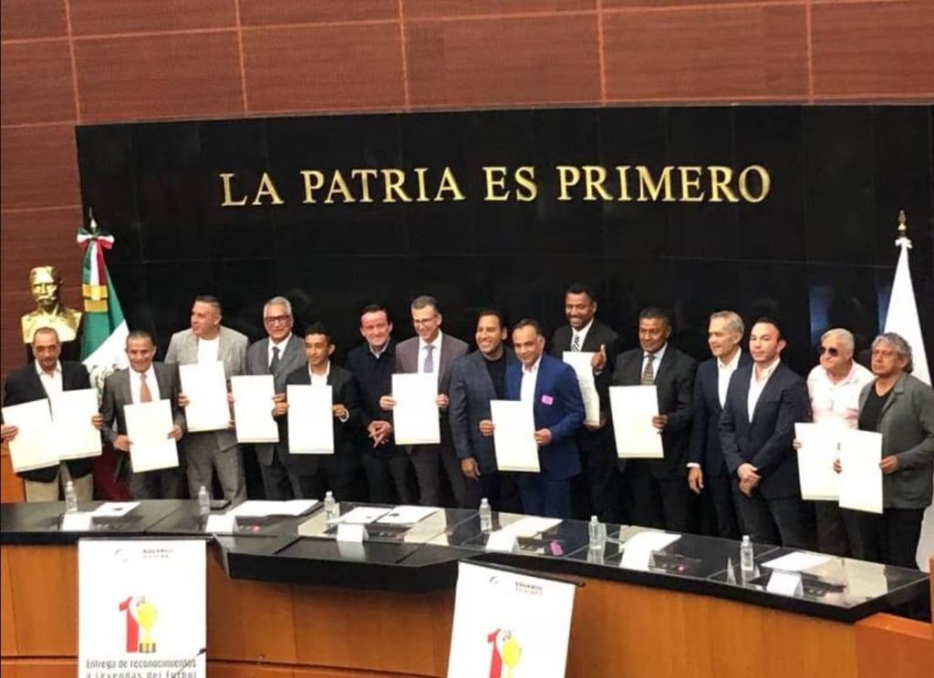 Senado reconoce a leyendas del futbol