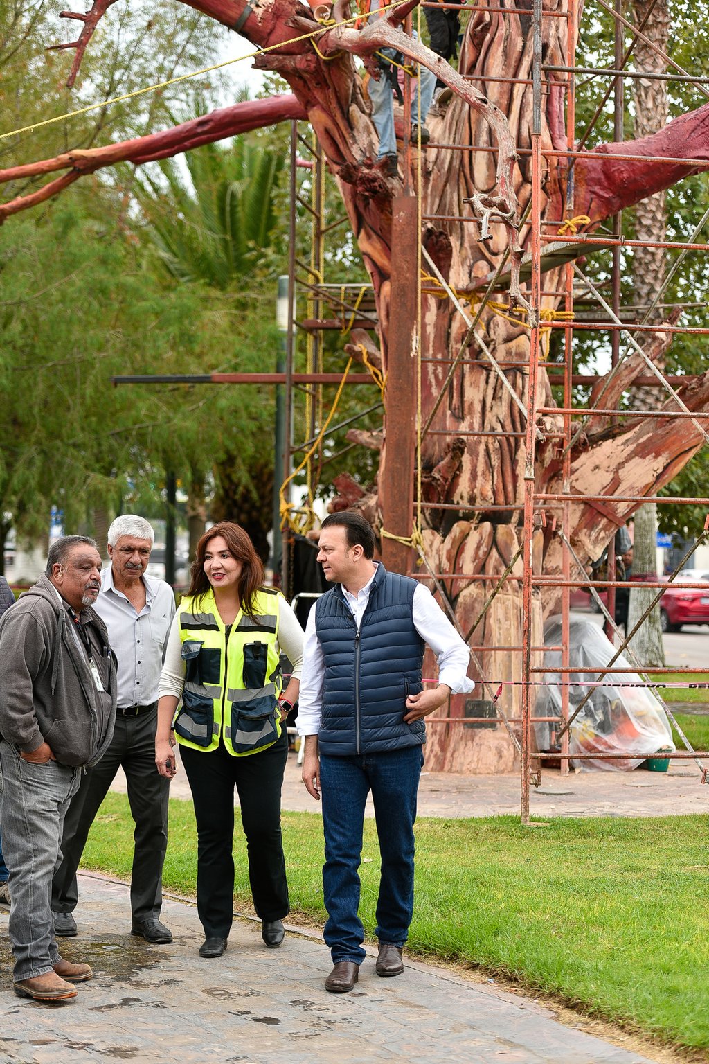 Supervisa avance de rehabilitación de fuente Hongo del bulevar Domingo Arrieta en su cúpula y pérgola; se trata de íconos de la arquitectura urbana de la capital.