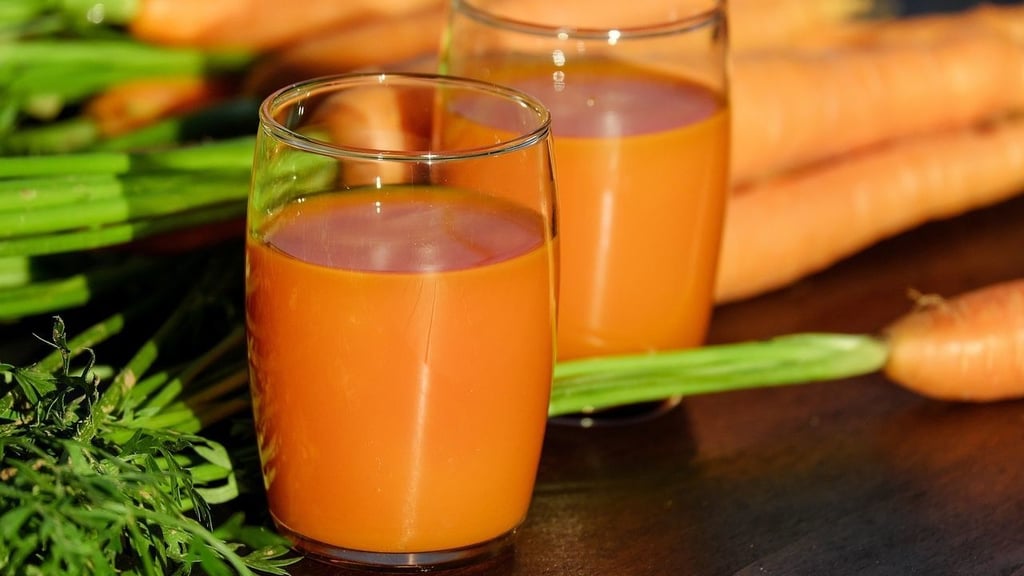 El jugo de zanahoria y apio se ha destacado como una opción beneficiosa contra esta afección.