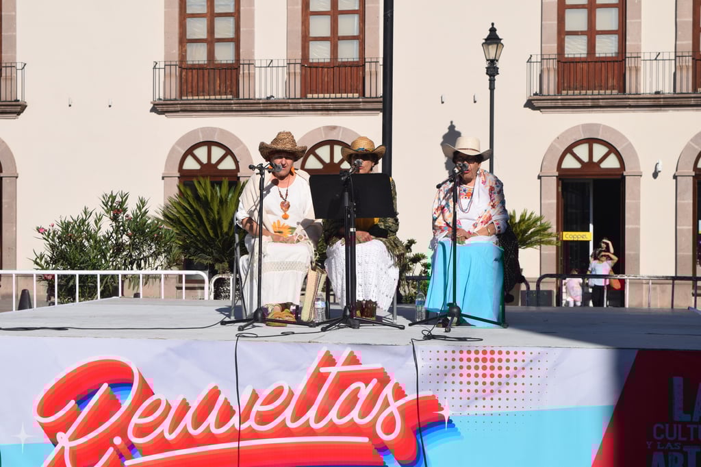 Canto cardenche suena en la Plaza Fundadores