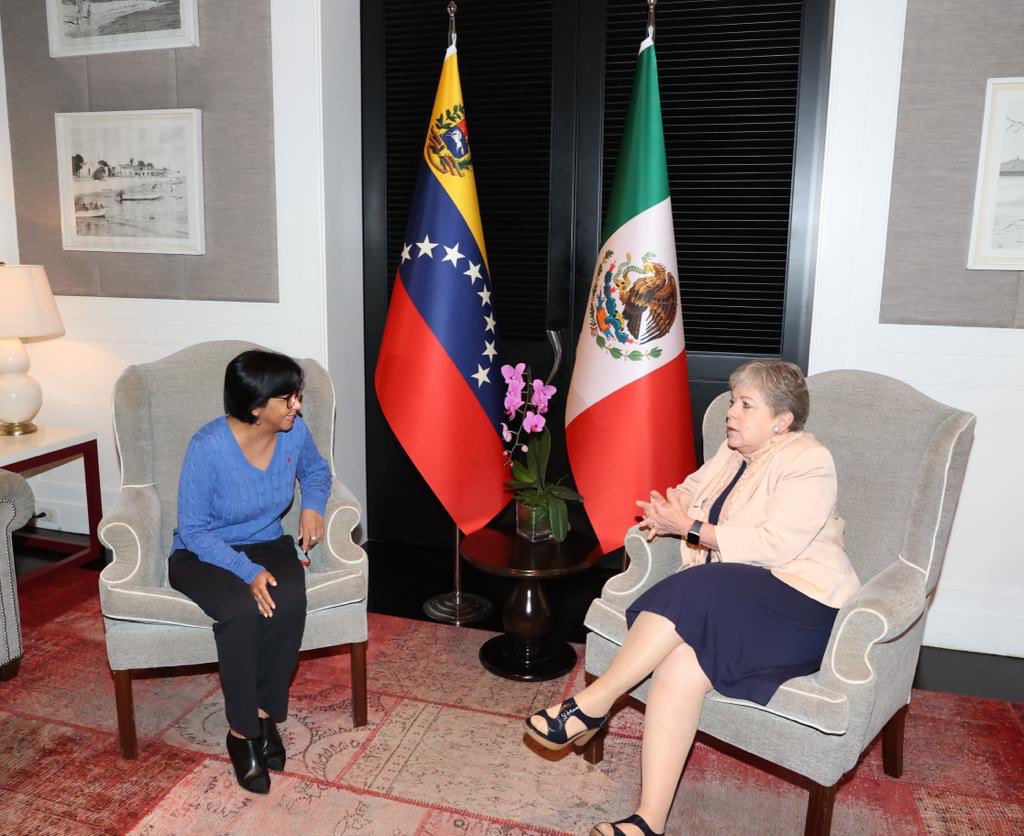 La canciller compartió en X (antes Twitter) una fotografía de su reunión con la vicepresidenta ejecutiva de Venezuela, Delcy Rodríguez. (X)