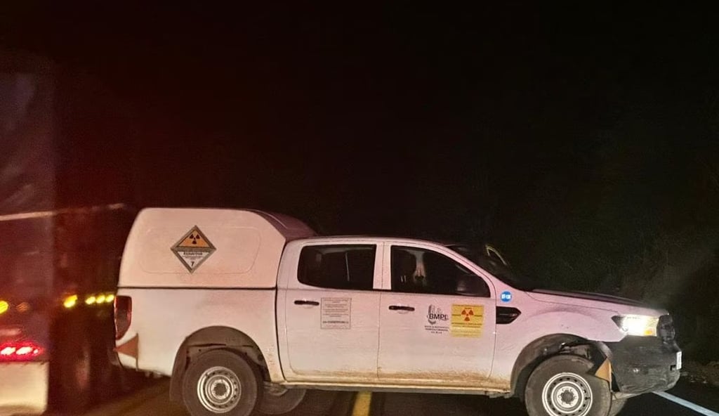 Hallan camioneta abandonada que transportaba contenedor con material radiactivo
