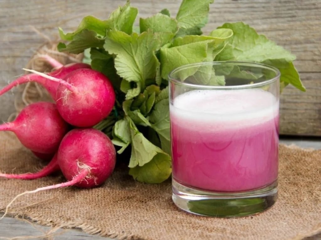 El agua de rábano es una alternativa para que disfrutes de una bebida rica en nutrientes que le aportará beneficios a tu dieta diaria.