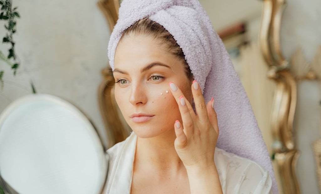 Las manos y el rostro son los más visibles, y también los que están más expuestos a factores como los rayos ultravioleta y la contaminación del medio ambiente, por lo que requieren de un mayor cuidado.