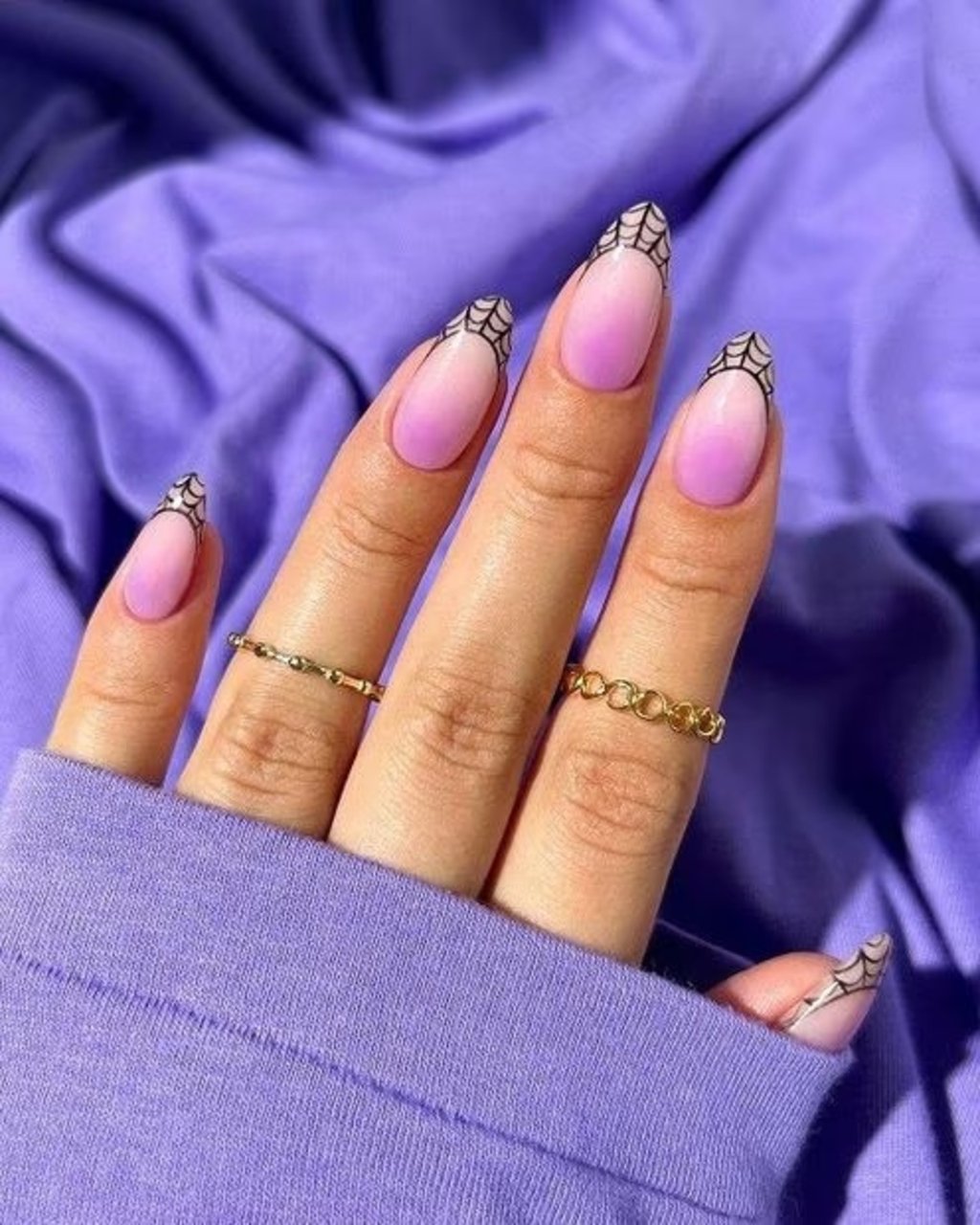 El efecto ombré no deja de estar entre los favoritos del otoño y se puede adaptar fácilmente a la estética de Halloween.