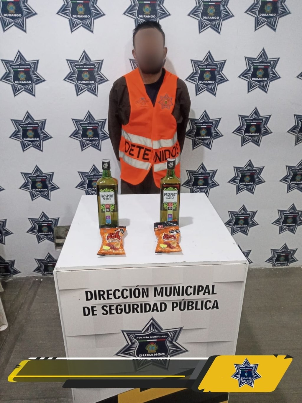 Varón fue arrestado por presunto robo a centro comercial.