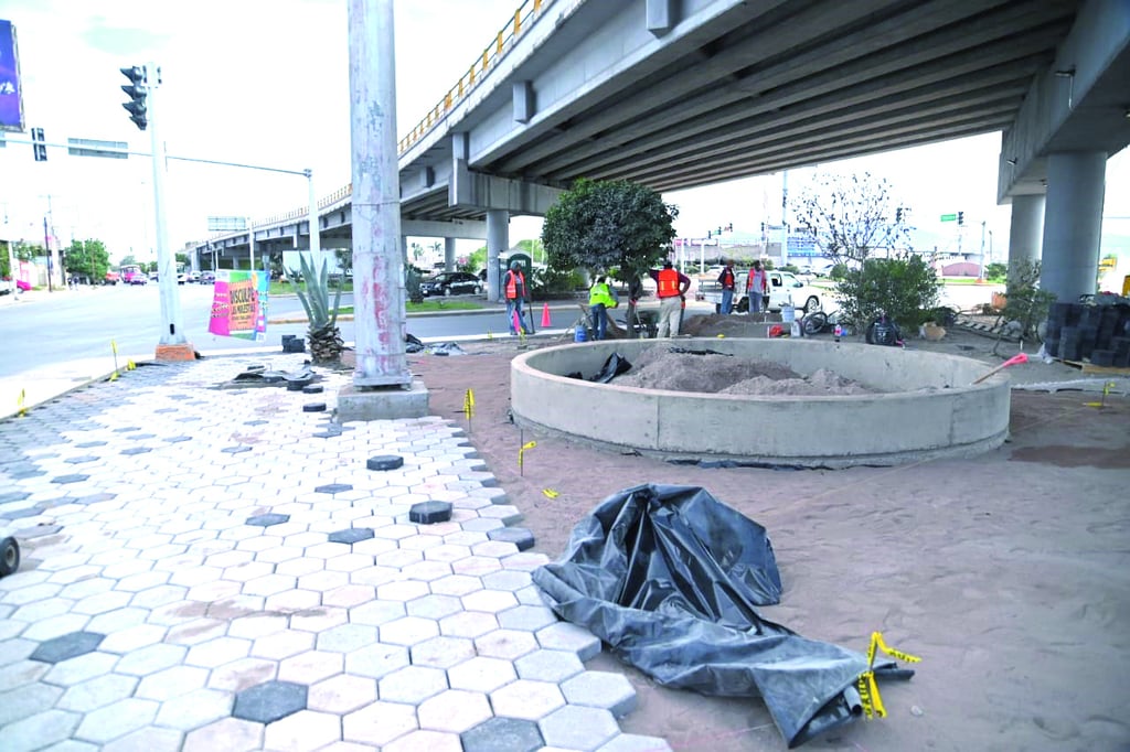 Trabajos. Se están haciendo todo tipo de rehabilitaciones y embellecimiento de este bulevar para que muestre una mejor cara a los visitantes y a los mismos laguneros. 