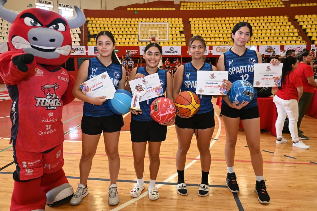 Las Spartans ganaron el título en la categoría femenil de 12 a 15 años de edad. (Fotografías de Ramón Sotomayor)