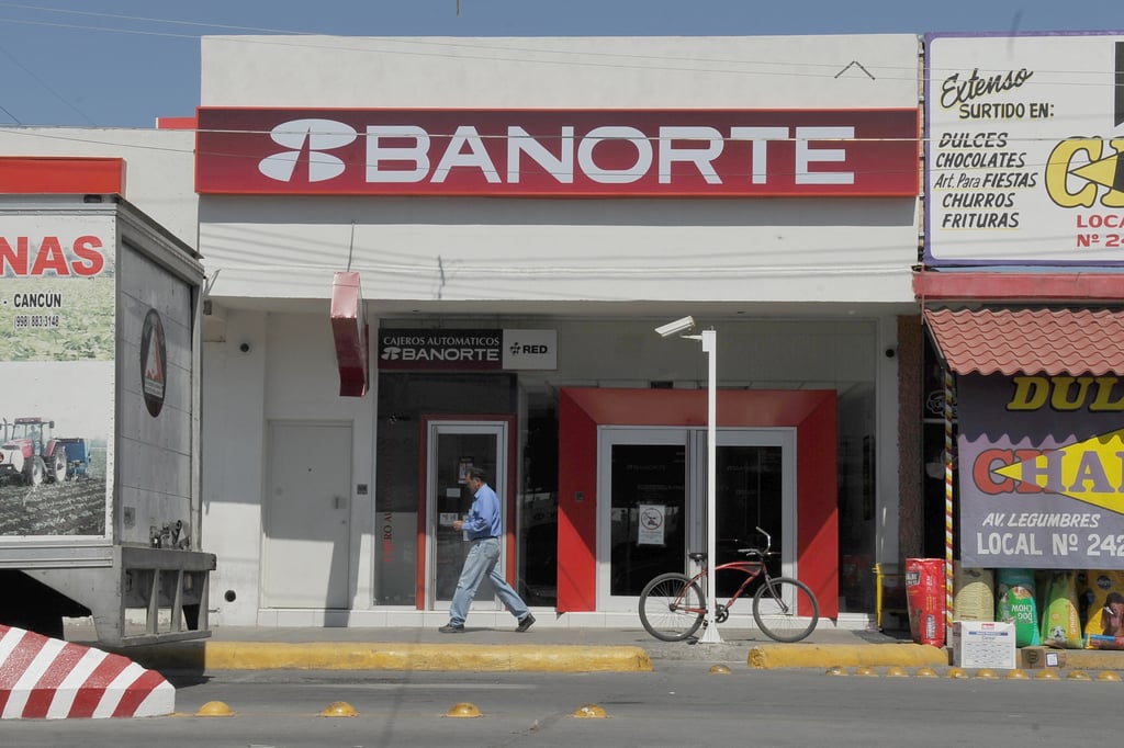 Banorte reportó que el Índice de Morosidad (IMOR) se ubicó en 1.01%, manteniéndose como uno de los más bajos del sistema financiero en el país.
Diferirá Banorte créditos ante impacto del huracán Otis. (ARCHIVO)
