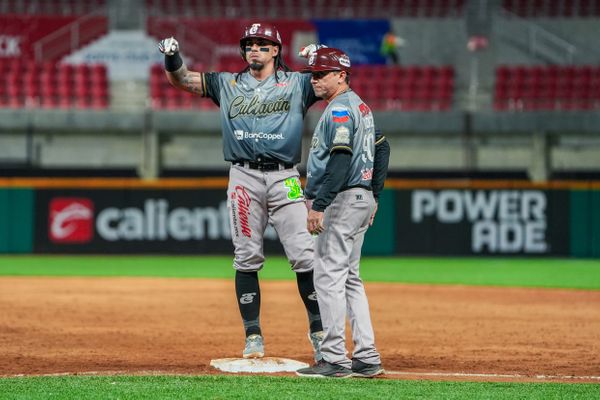 Tomateros de Culiacán se llevan la victoria ante los Venados de Mazatlán