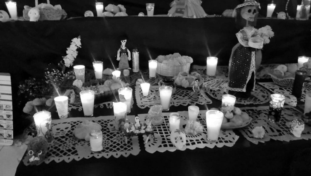 Dedican altar a educadora