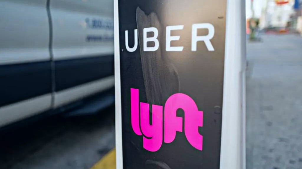Uber y Lyft desembolsarán 328 millones de dólares en 'el mayor acuerdo