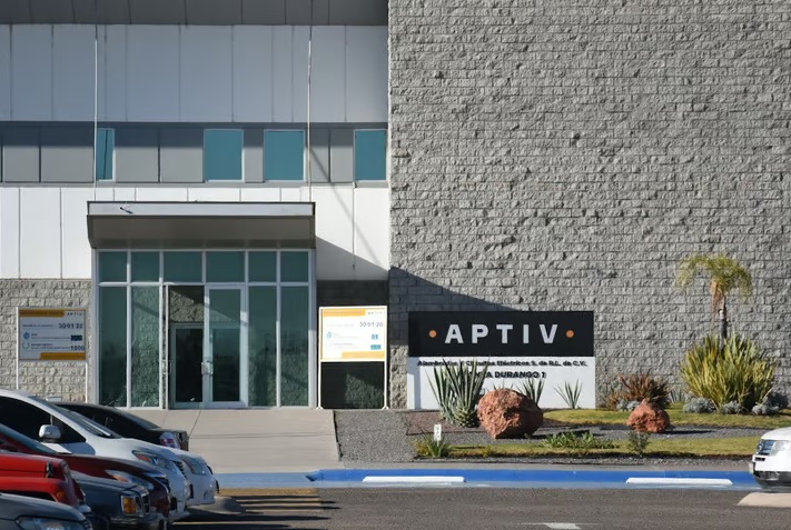 Por huelgas en EU, maquiladora Aptiv reajusta personal en Durango