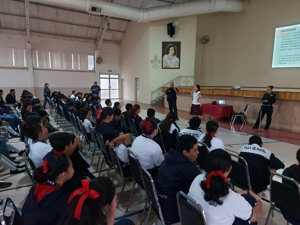 Seguridad Pública de Gómez Palacio acude a los plantes escolares a enseñar a detectar amenazas en internet y redes sociales.