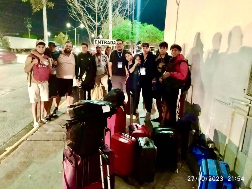 Agradecen alumnos y maestros de la UTLD al Gobierno de Esteban por su rescate tras huracán 'Otis' en Guerrero