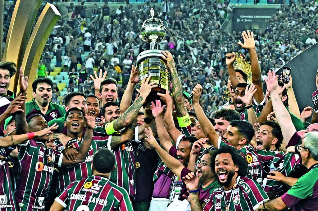 Luego de empatar a un tanto en el tiempo regular, Fluminense anotó un golazo en el primer tiempo extra y luego resistió, para vencer 2-1 a Boca Juniors, para ganar la primera Copa Libertadores de su historia. 