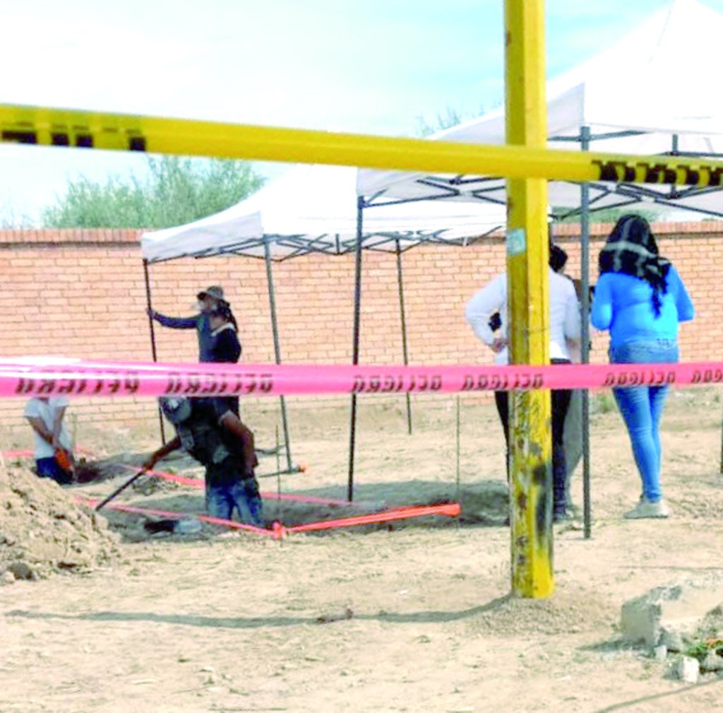 Trabajos. Ayer arrancaron los trabajos de exhumación de los cuerpos que fueron enviados a las fosas comunes de Gómez Palacio y Lerdo.
