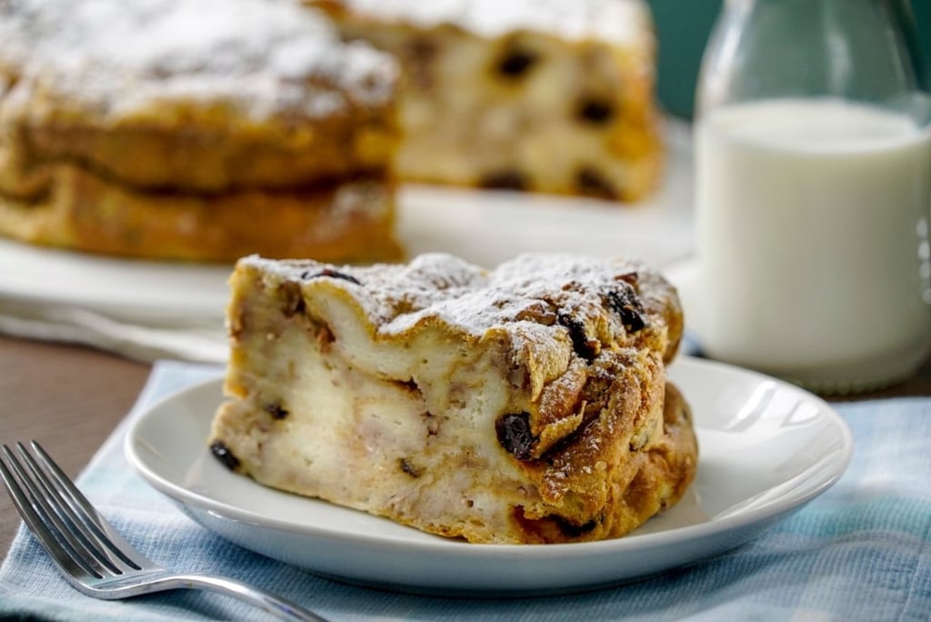 Puedes preparar esta sencilla receta que le encantará a todos en casa con pan dulce o salado, incluso, si te sobra pan de algunas festividades, puedes agregarlo a la mezcla. 