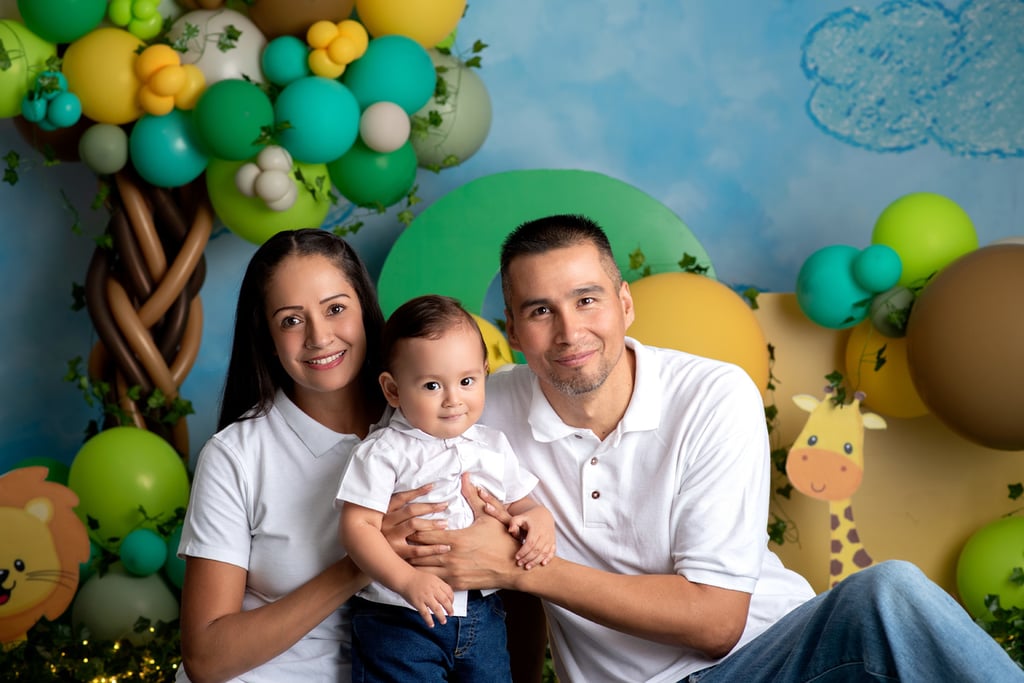 El pequeño Diego posó feliz junto a mamá y papá.

Foto: Magenta fotografía