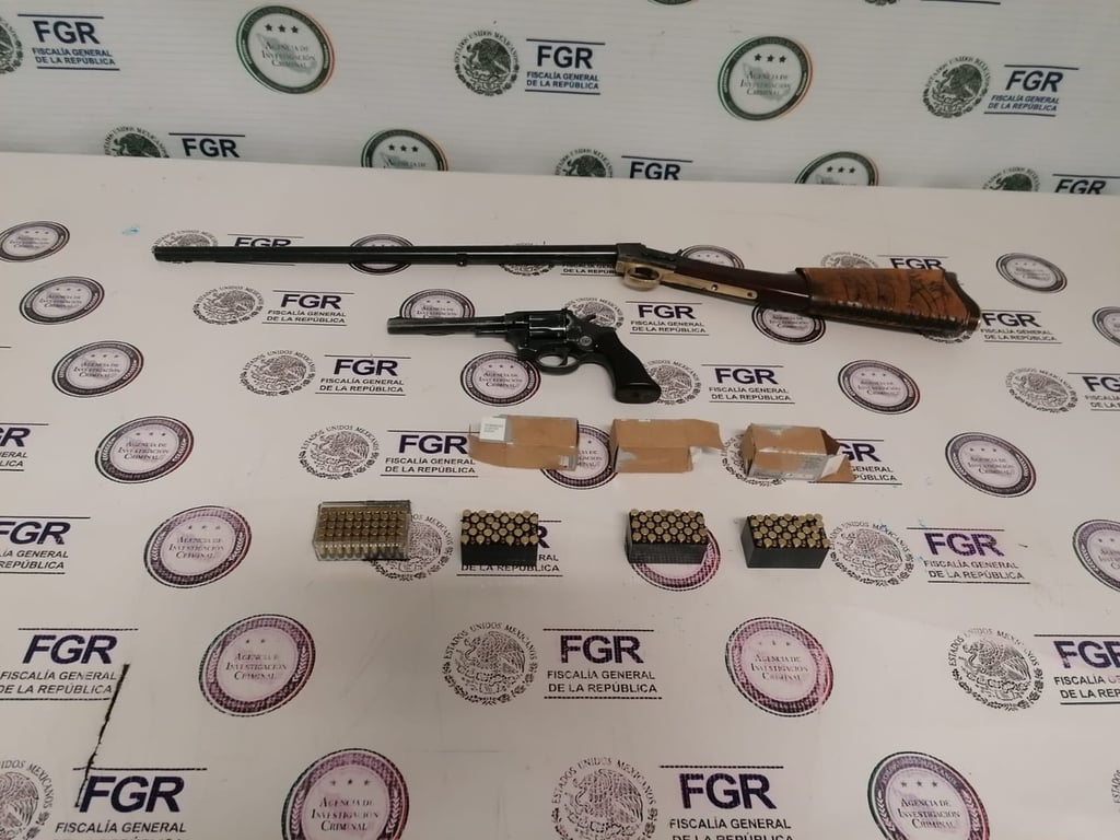 Inician proceso en contra de una persona, quien portaba dos armas de fuego.