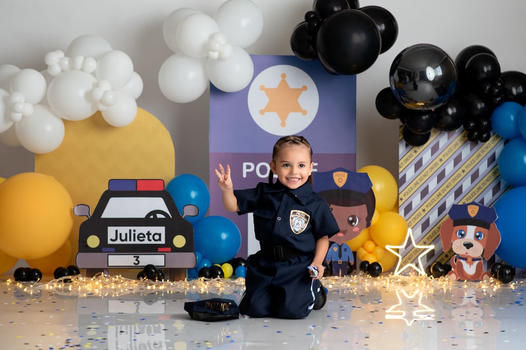 La pequeña cumpleañera junto a sus padres Andrea Sanabria y Juan Pablo Campagne. (FOTO: MAGENTA FOTOGRAFÍA)
