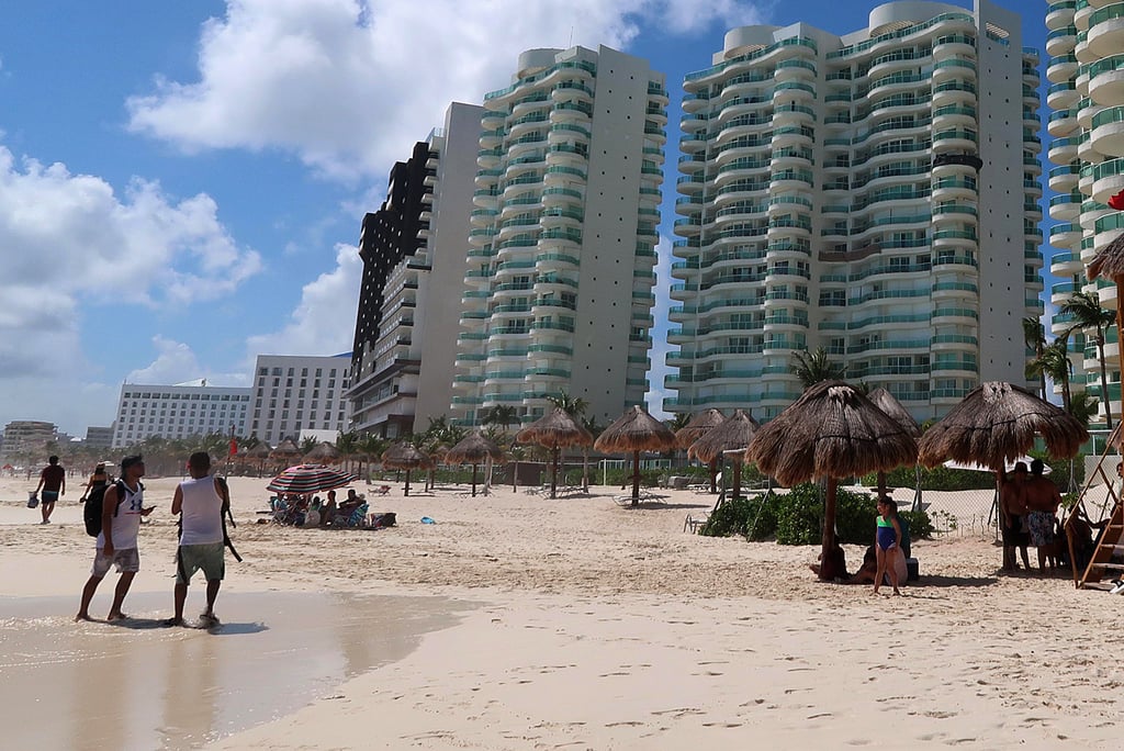 El Meteorológico Nacional, dependiente de Conagua, alertó sobre una zona de baja presión en el suroeste del Mar Caribe, con una probabilidad del 70% para desarrollo ciclónico en los próximos siete días.