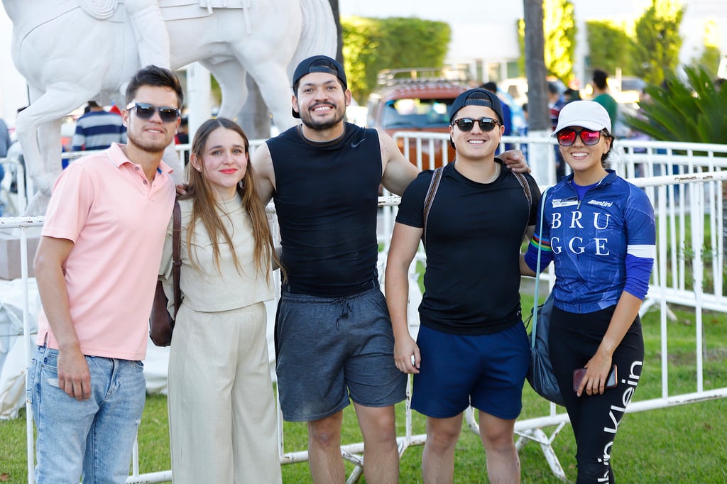 Disfrutan de la kermesse