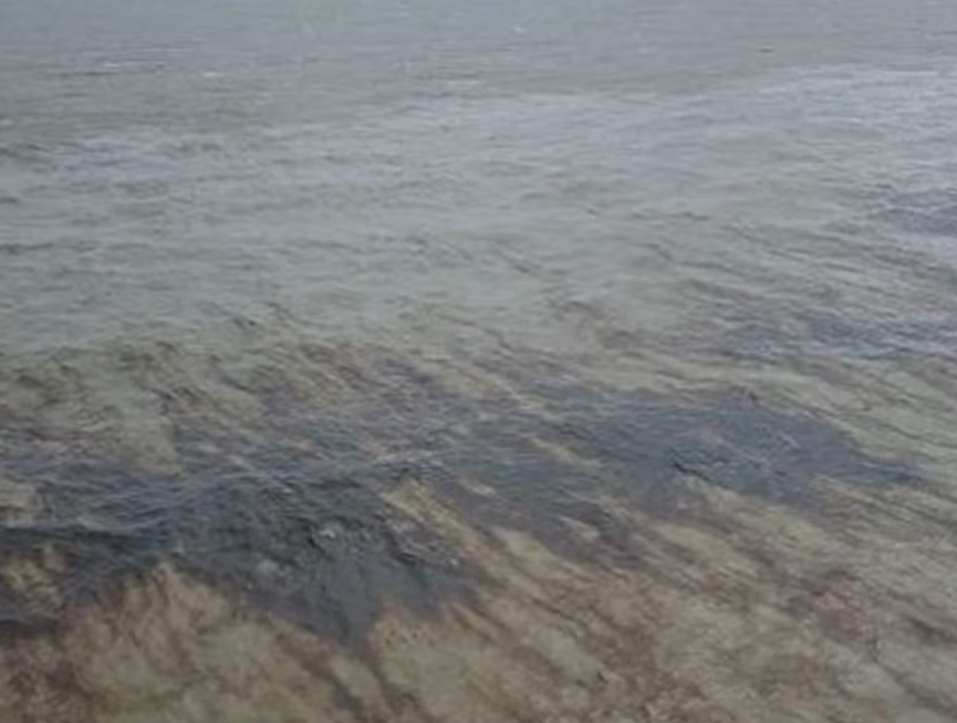 Este miércoles la Guardia Costera de EU, informó que buzos y vehículos operados remotamente han inspeccionado más de 23 millas de tubería de un total de 61 que compone el sistema. (ARCHIVO)