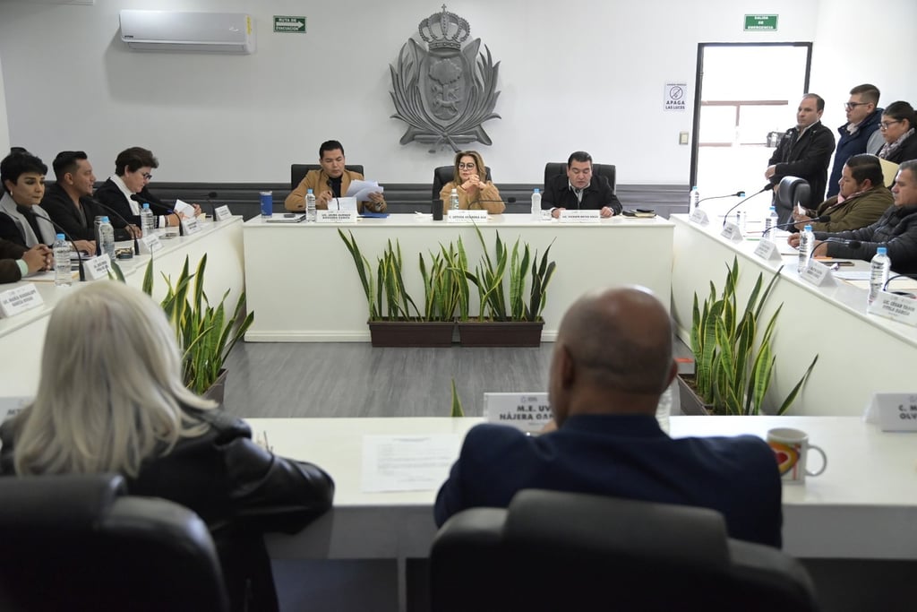 Detalles. El Director del Sideapa expuso ante el Cabildo los pormenores del sistema de drenaje pluvial.
