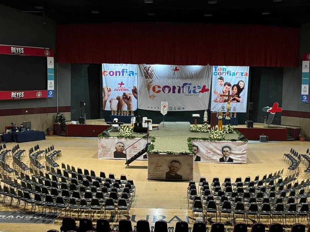 Conferencias. Se programaron conferencias para parejas y para jóvenes.