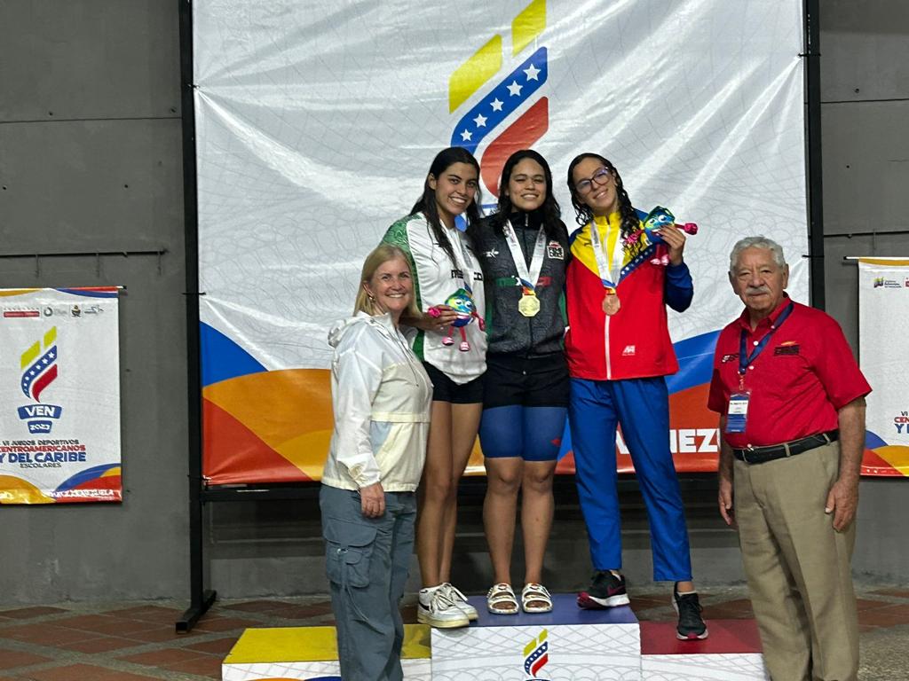 La lagunera (c) subió a lo más alto del podium, para darle una medalla de oro a México y hacer el 1-2, mientras que Venezuela fue bronce. (IED)
