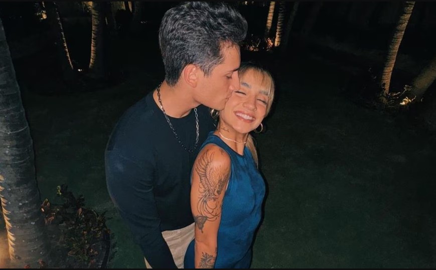 Emilio Osorio, exparticipante de 'La casa de los famosos México', se encuentra en 'el ojo del huracán' debido a que recientemente fue captado besando a una joven, luego de que en reality show se dijo sumamente enamorado de Karol Sevilla, con quien mantuvo una larga relación. (Captura)