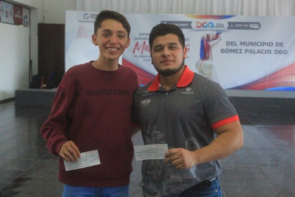 Apoyo. Se entregó un estímulo económico a los ganadores de medalla en Nacionales y Paranacionales Conade.