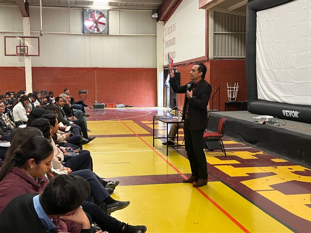 Urge corregir libros de texto; se han identificado más de un centenar de errores
