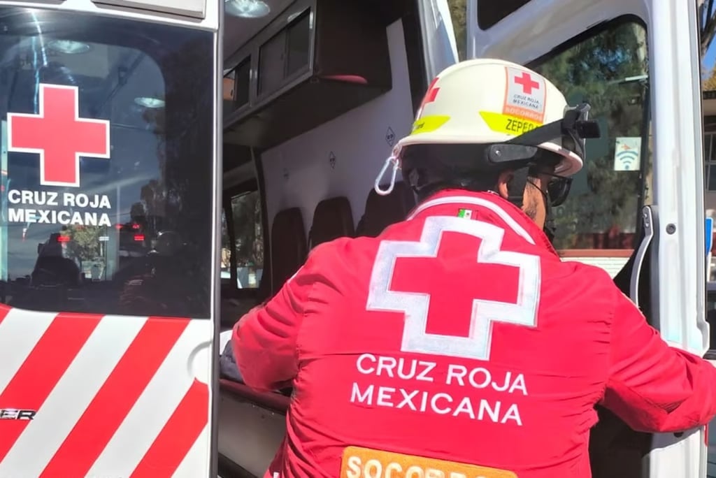 Hecho. Un motociclista murió al impactarse contra un tractor agrícola, su acompañante resultó lesionada.