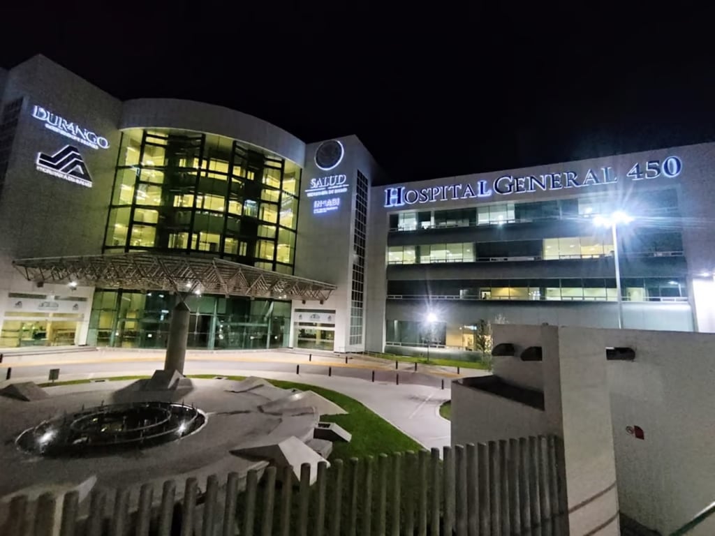 Joven resultó lesionado al resbalarse en un cuarto de hotel y pegarse en la frente.