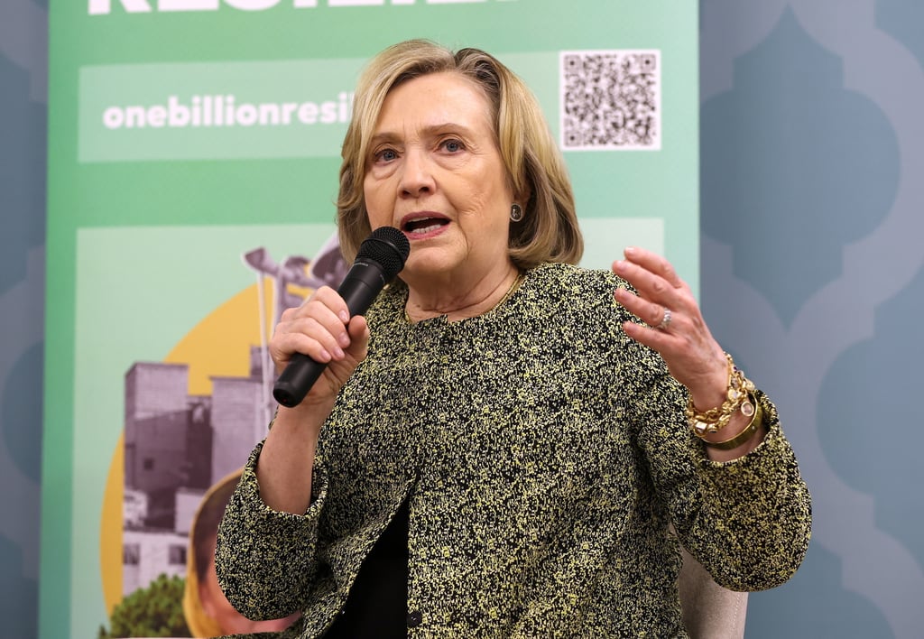 La exsecretaria de Estado de Estados Unidos Hillary Clinton denunció hoy un retroceso en los derechos de las mujeres al tiempo que reivindicó el liderazgo femenino en un evento paralelo en la Cumbre del Clima de las Naciones Unidas (COP28), que tiene lugar en la ciudad emiratí de Dubái.